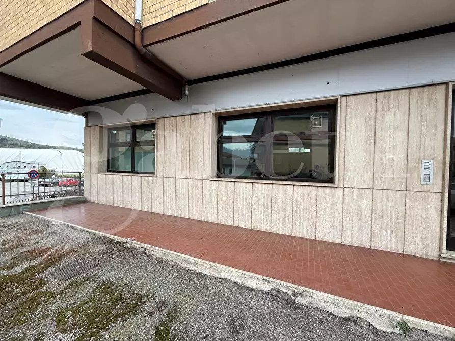Immagine 3 di Negozio in vendita  in Via LAMA, 23 a Rieti