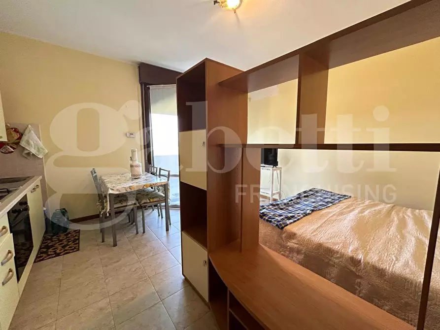 Immagine 7 di Appartamento in vendita  in Via FERRUCCIO TAGLIAVINI a Reggio Nell'emilia