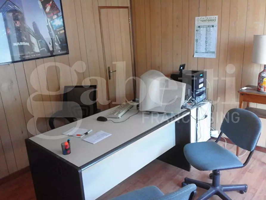 Immagine 5 di Negozio in affitto  in Piazza Tredici Vittime a Palermo