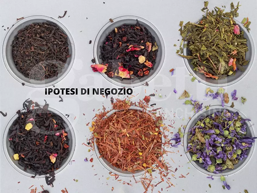 Immagine 10 di Negozio in affitto  in Via CHIOGGIA- CALLE CESARE BATTISTI, 00 a Chioggia