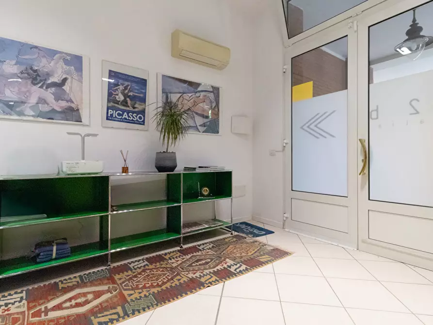 Immagine 2 di Negozio in vendita  in Via della Pietra, 10/A a Bologna