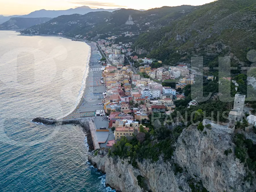Immagine 20 di Loft/Open space in vendita  in Corso Europa a Finale Ligure