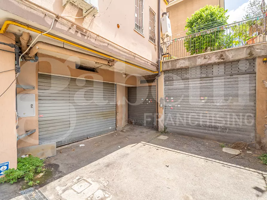 Immagine 43 di Laboratorio in vendita  in Via Busalla, 9 a Roma