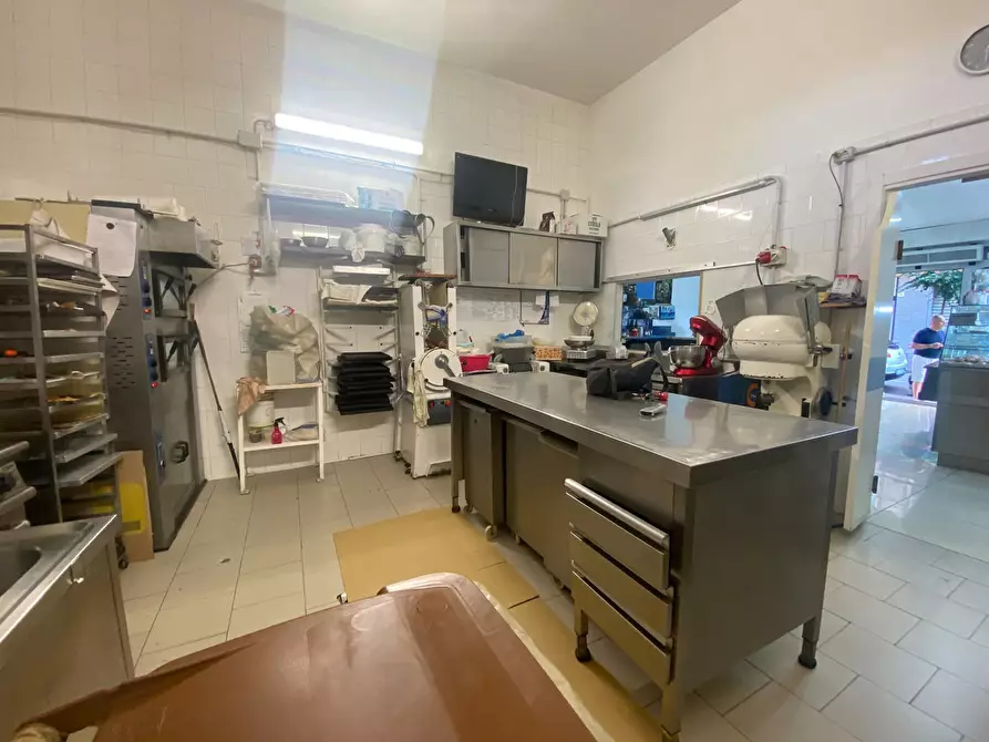 Immagine 6 di Negozio in affitto  in Corso Umberto, I a San Giorgio A Cremano