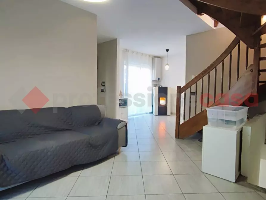 Immagine 1 di Villa in vendita  in Via SALVATOR ALLENDE, 25 a Locate Di Triulzi