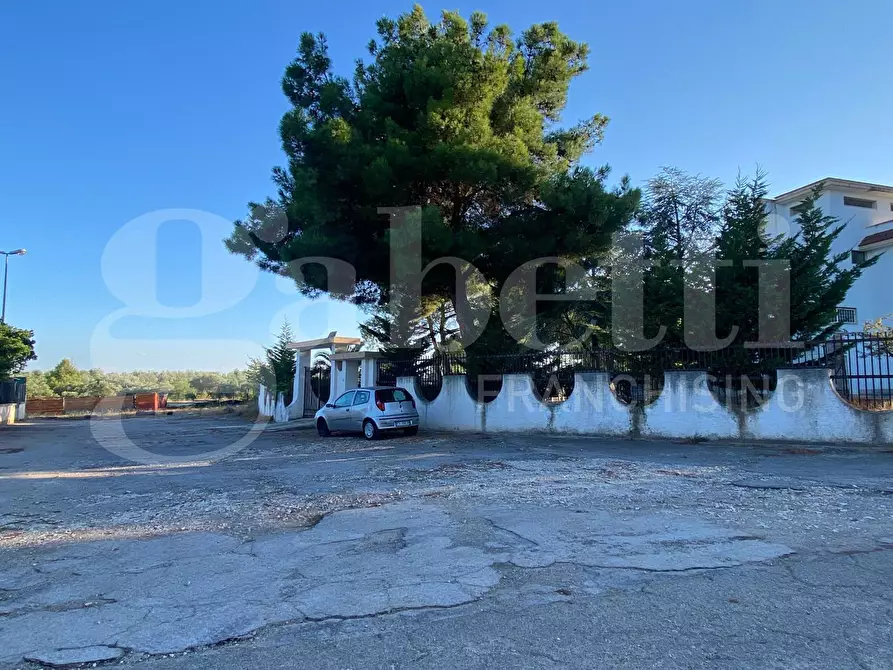 Immagine 1 di Terreno residenziale in vendita  in Via Di Valle Luna a Trani