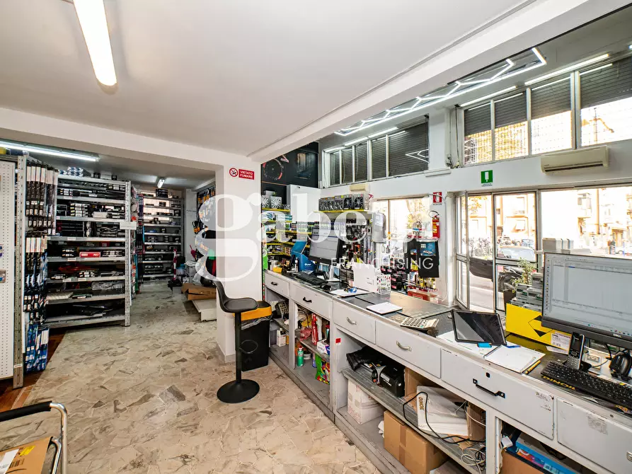 Immagine 9 di Negozio in vendita  in Piazza Lorenzo Lotto, 43-44 a Roma