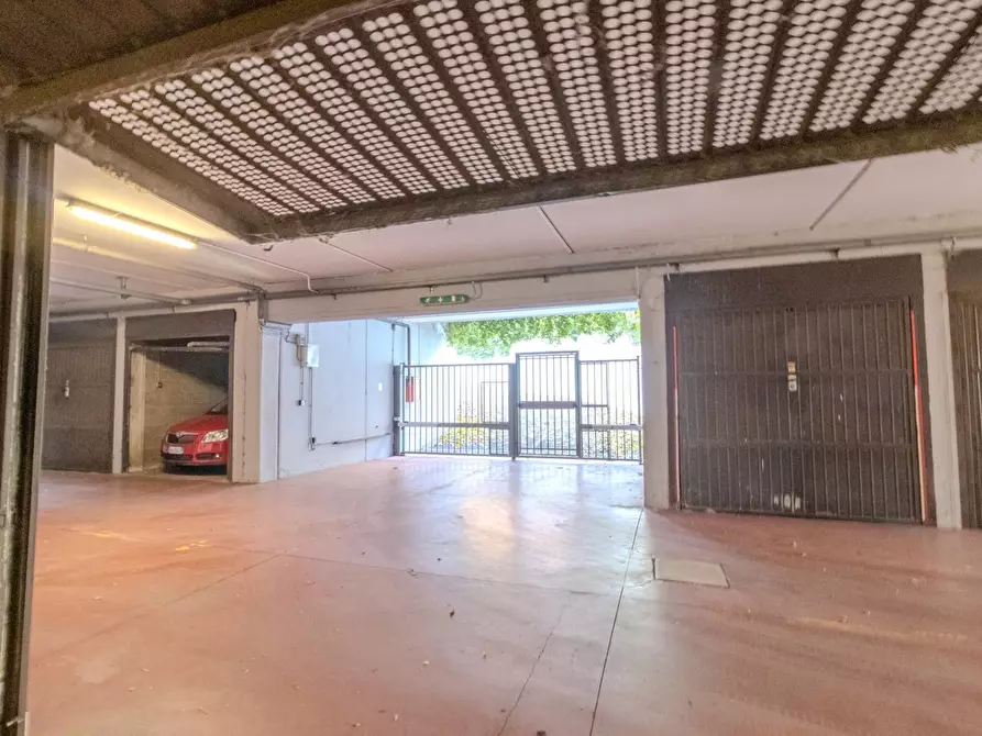 Immagine 12 di Box auto in vendita  in Via San Donato, 46 a Bologna