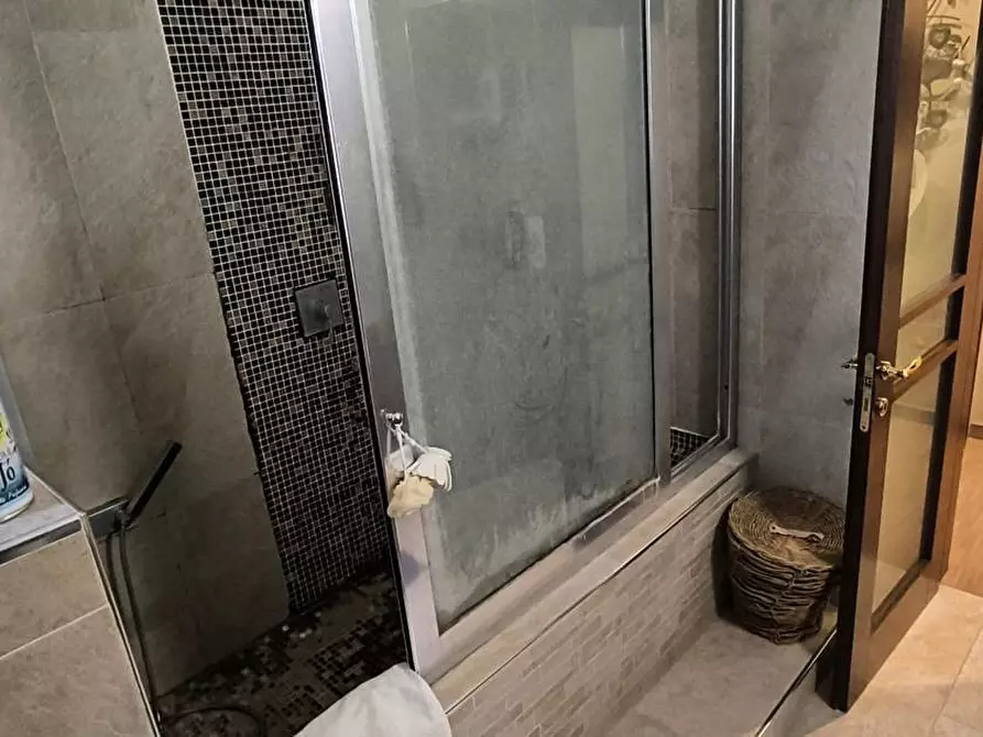 Immagine 38 di Appartamento in vendita  in Via Foria a Napoli