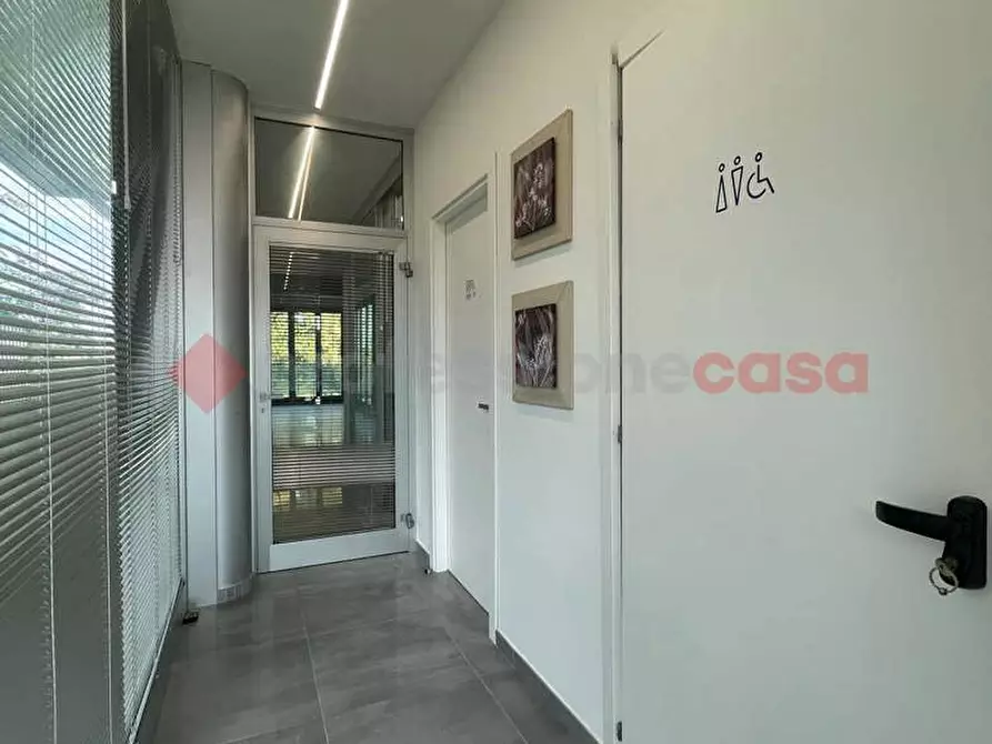 Immagine 15 di Negozio in affitto  in Via PONTINA, 148 a Terracina