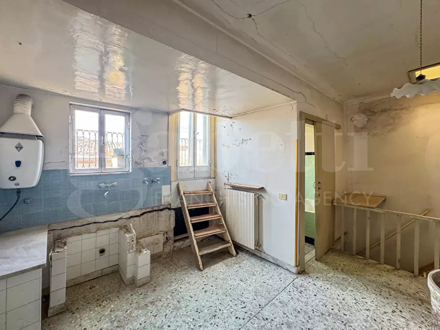 Immagine 10 di Palazzo in vendita  in Via Vittorio Emanuele, 83 a Palazzolo Acreide