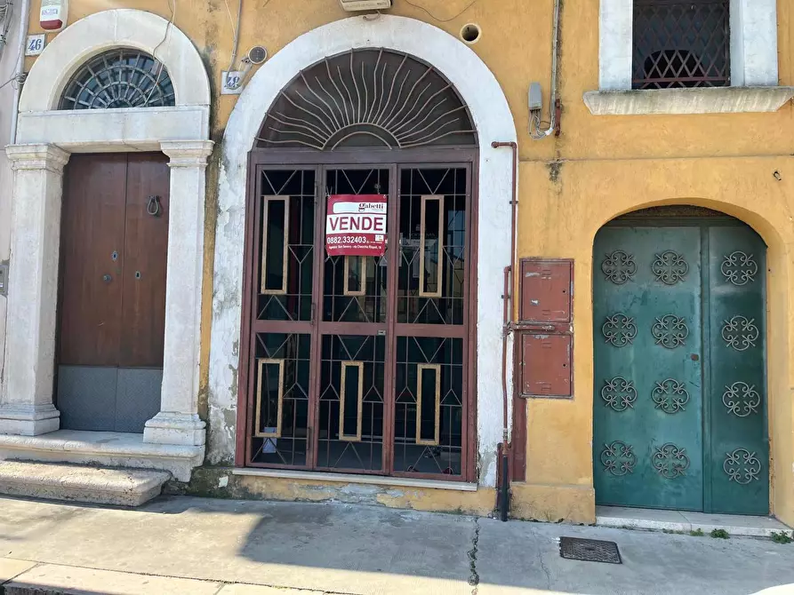 Immagine 1 di Negozio in vendita  in Via F.D'ALFONSO a San Severo