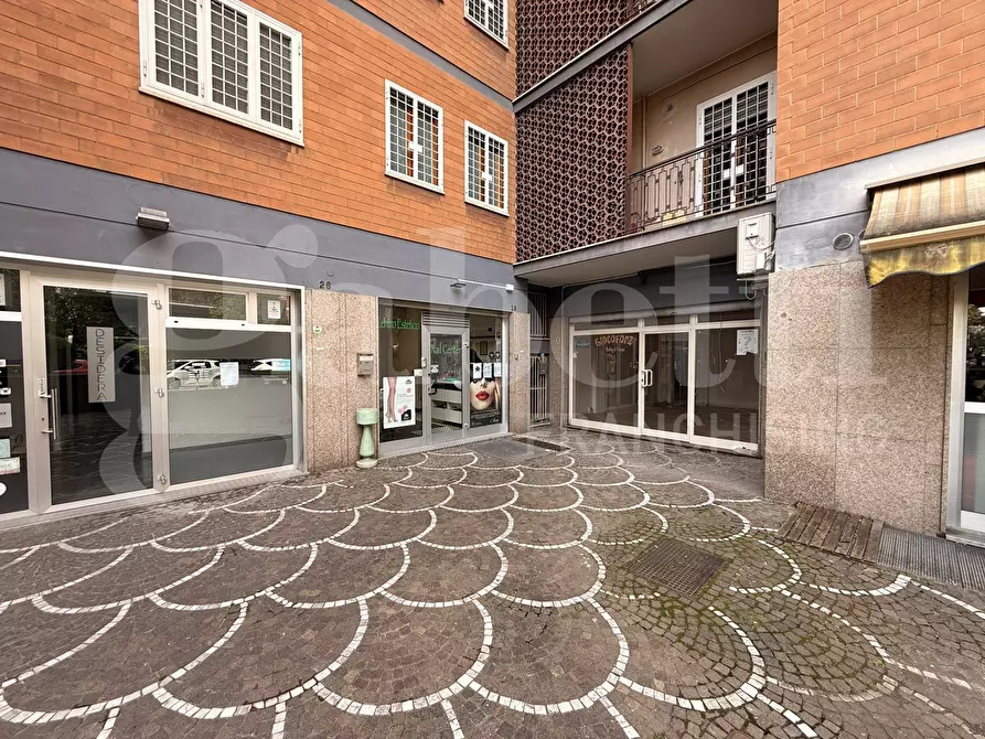 Immagine 3 di Negozio in affitto  in Via Vincenzo Renieri, 24 a Roma