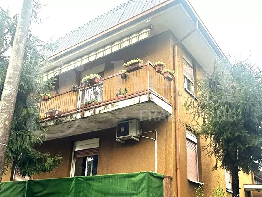 Immagine 1 di Casa indipendente in vendita  in Via MONTE GRAPPA, 1 a Inverigo