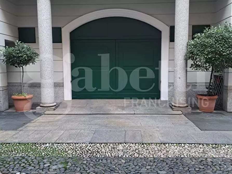 Immagine 4 di Box auto in vendita  in Corso di porta Romana, 55 a Milano