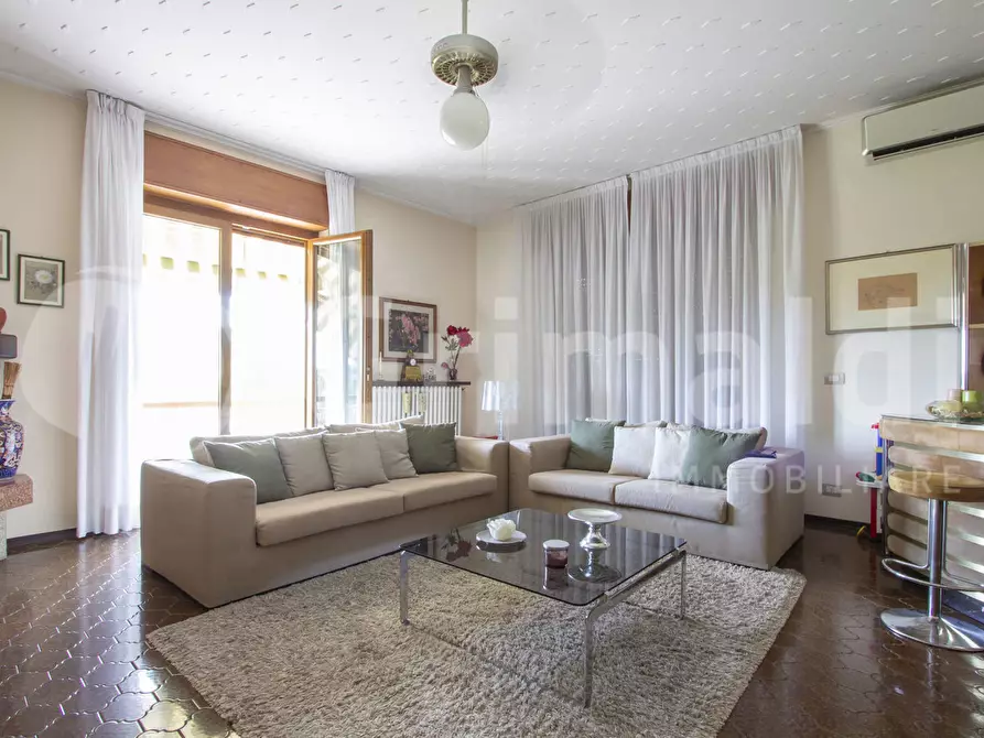 Immagine 12 di Albergo/B&B/Residence in vendita  in Via Besozzo, 12 a Mercallo