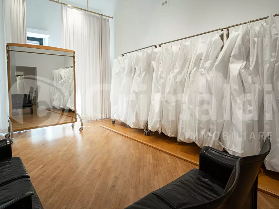 Immagine 9 di Negozio in vendita  in Piazza Annunziata, 12 a Marigliano