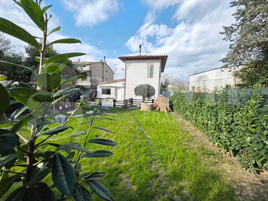 Immagine 3 di Casa indipendente in vendita  in Via BOSCHETTI, 11 a Bastia Umbra