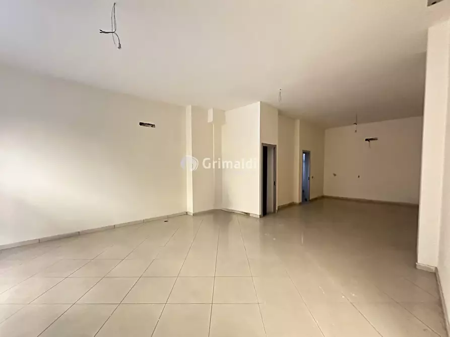 Immagine 2 di Negozio in vendita  in Via Del Pennino, 23 a Acerra