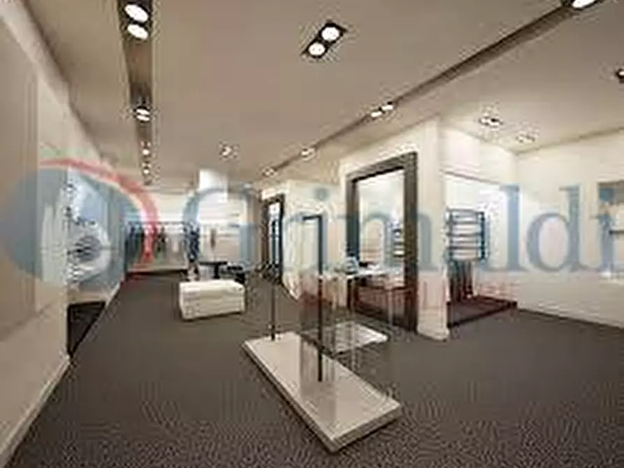 Immagine 1 di Negozio in affitto  in Via casati, 67 a Arcore