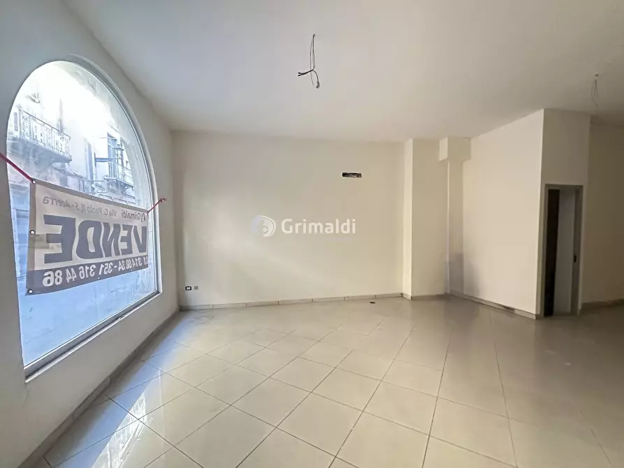 Immagine 1 di Negozio in vendita  in Via Del Pennino, 23 a Acerra
