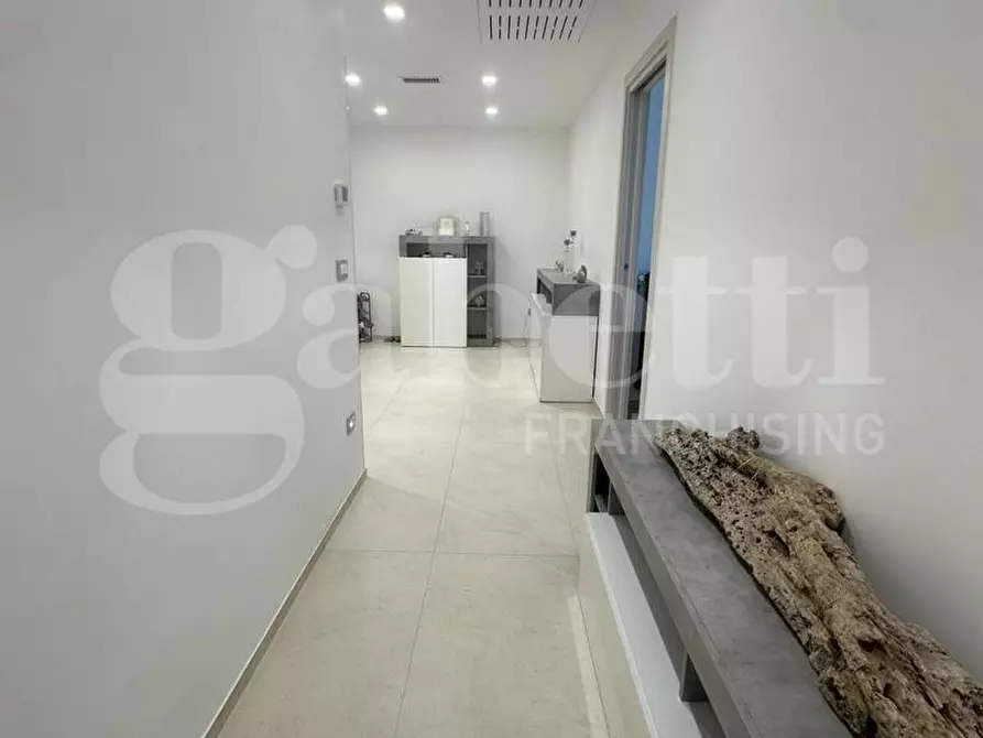 Immagine 21 di Appartamento in vendita  in Via Ten. F.sco Melpignano a Ostuni