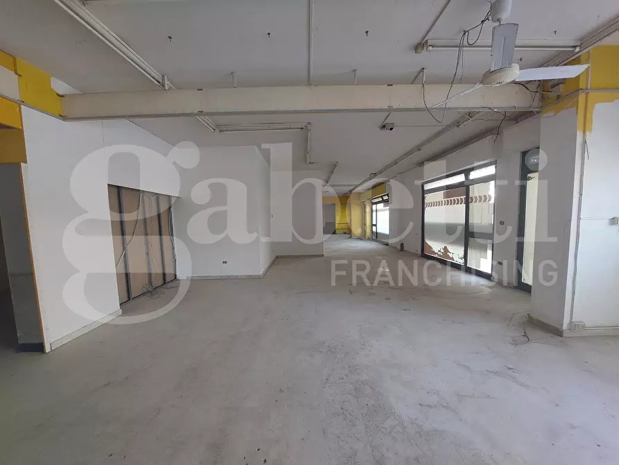 Immagine 4 di Negozio in vendita  in Via Cortina, 8 a Alba Adriatica