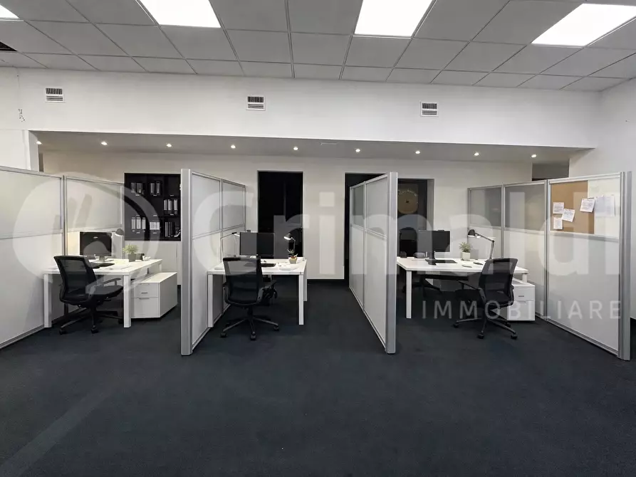 Immagine 3 di Ufficio in affitto  in Via antonio Canova, 19 a Milano