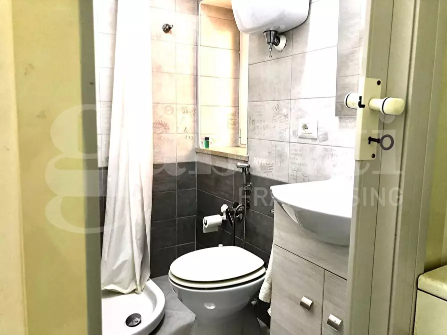 Immagine 12 di Palazzo in vendita  in Via Indipendenza, 352 a Gaeta