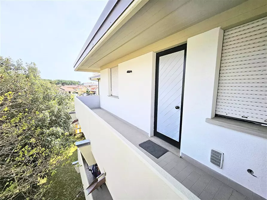 Immagine 1 di Appartamento in vendita  in Via RONCHI, 48 a Massa
