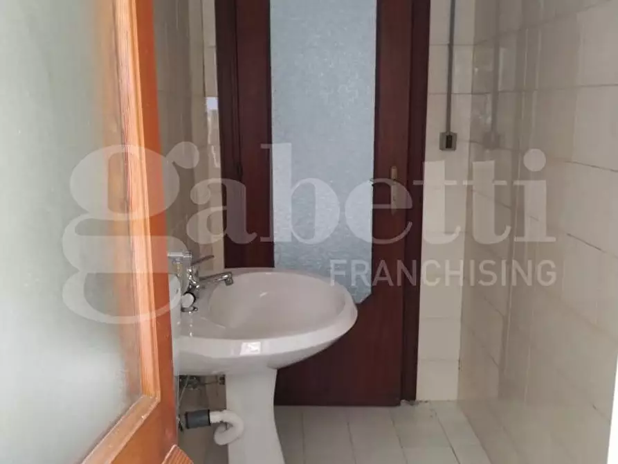 Immagine 20 di Ufficio in affitto  in Via San Donato, 64 a Orta Di Atella