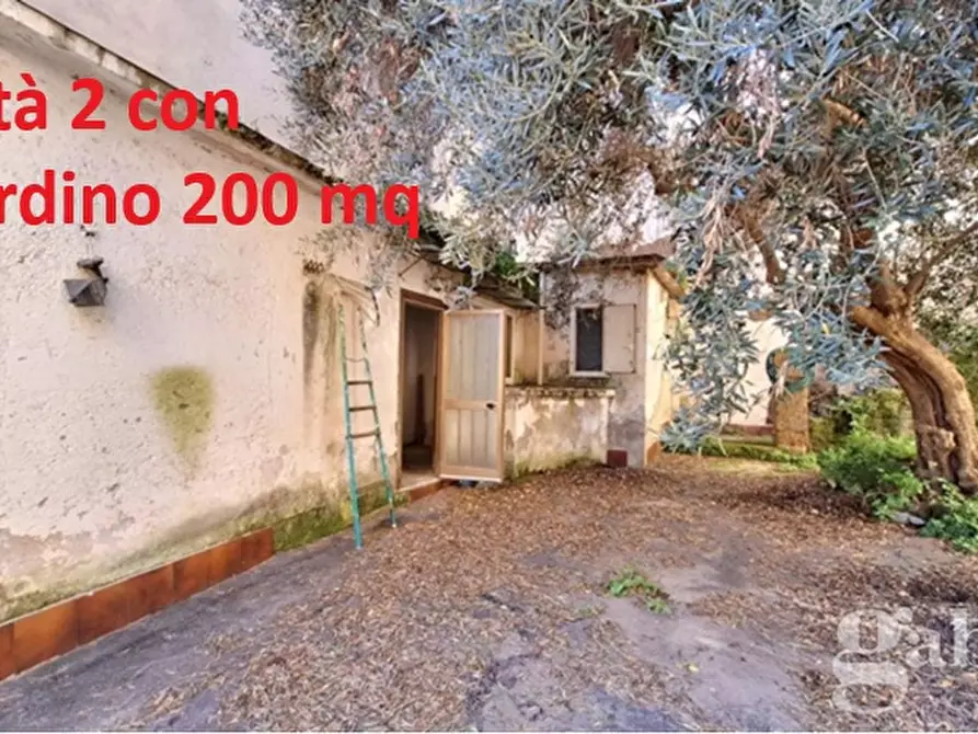 Immagine 22 di Palazzo in vendita  in Via Salita del Petraio a Napoli