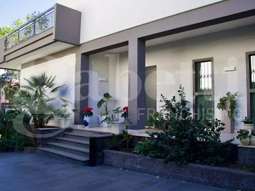 Immagine 4 di Villa in vendita  in Via Tondo Gioieni a Catania