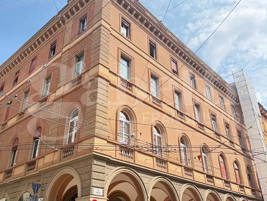 Immagine 1 di Appartamento in vendita  in Via Farini, 24 a Bologna
