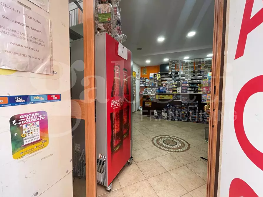 Immagine 9 di Negozio in vendita  in Via Indipendenza, 224 a Gaeta