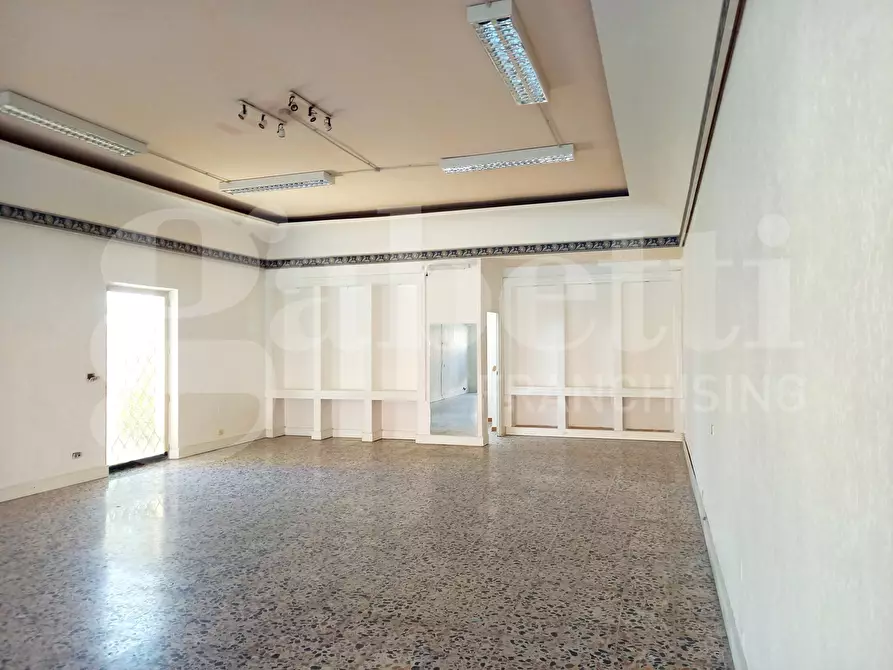 Immagine 3 di Negozio in vendita  in Via Roma, 2 a Capoterra