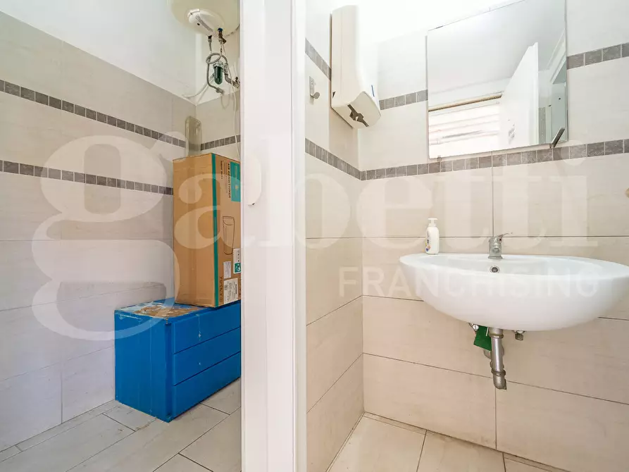 Immagine 28 di Laboratorio in vendita  in Via Busalla, 9 a Roma