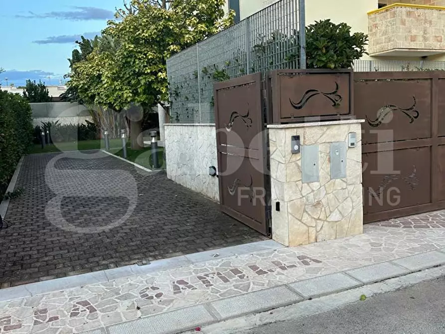 Immagine 30 di Villa in vendita  in Via Lisbona a Carovigno