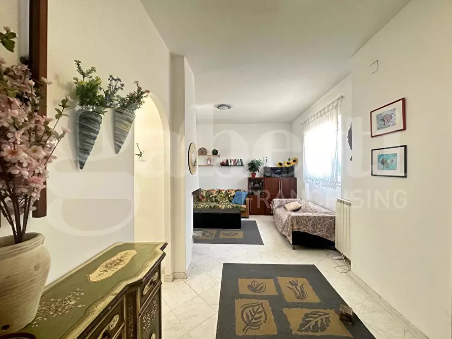 Immagine 11 di Casa trifamiliare in vendita  in Via lungomare tor san lorenzo, 57 a Ardea