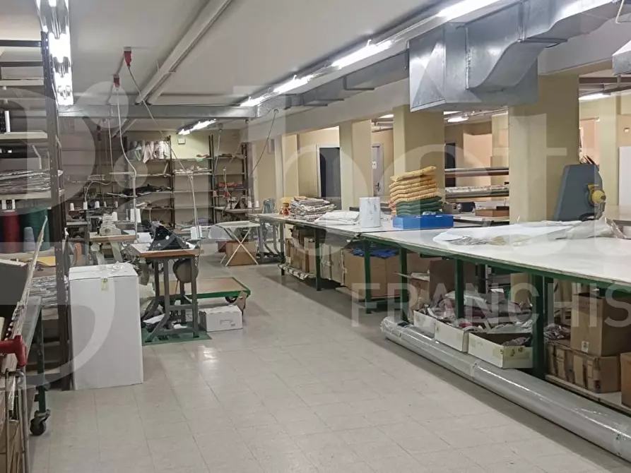 Immagine 3 di Magazzino in vendita  in Via Giacomo Leopardi, 21 a Gravina Di Catania