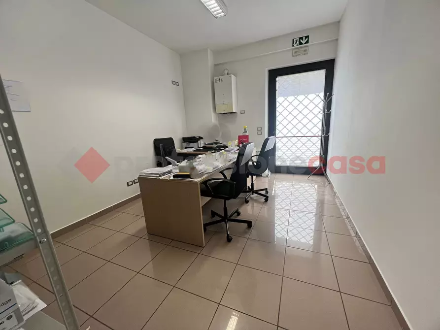 Immagine 5 di Negozio in vendita  in Via 3 Settembre a Spoleto