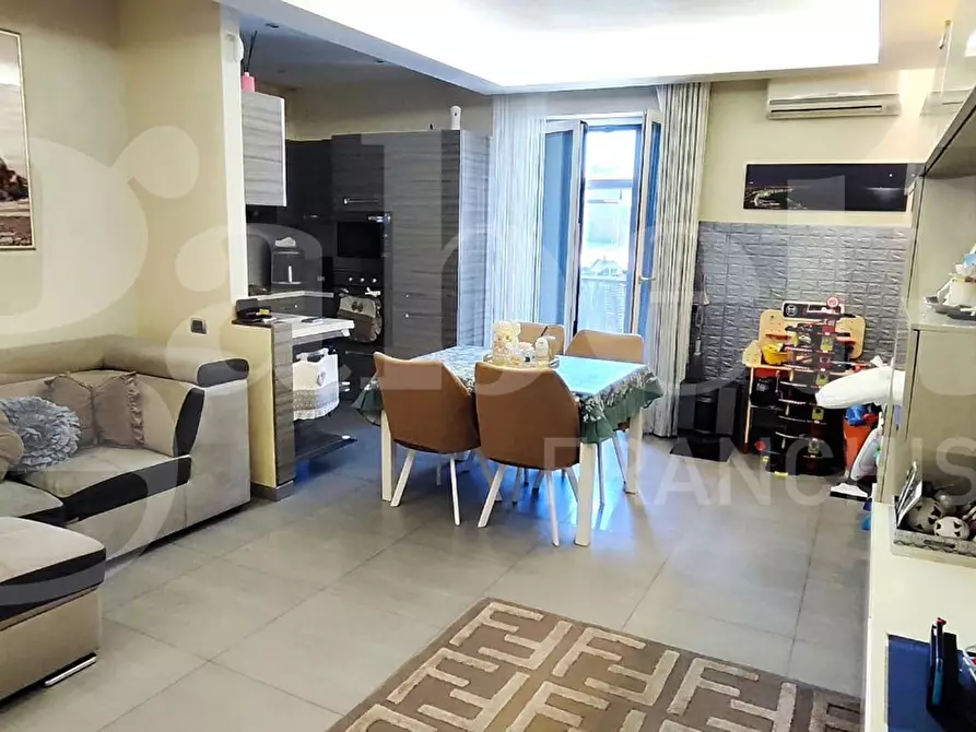 Immagine 2 di Appartamento in vendita  in Via torino a Napoli