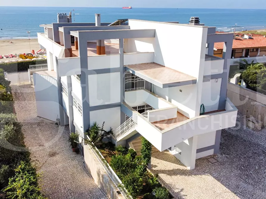 Immagine 4 di Villa in vendita  in Via dei cavalli marini VISTA MARE, 108 a Ardea