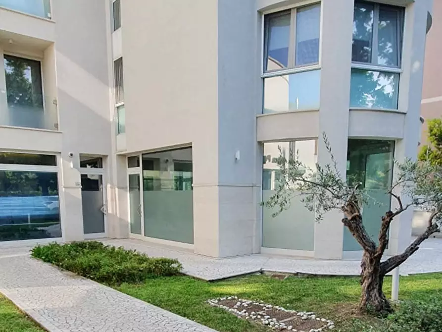 Immagine 2 di Negozio in vendita  in Via Roma, snc a San Giovanni In Marignano