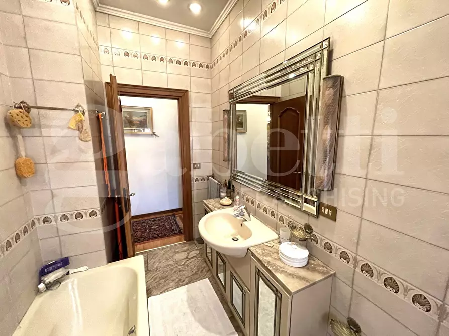 Immagine 30 di Appartamento in vendita  in Via Latina, 45 a Roma