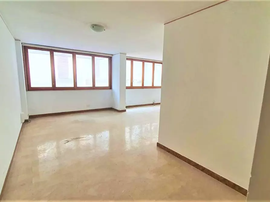 Immagine 3 di Appartamento in vendita  in Corso Alberto Amedeo, 74 a Palermo