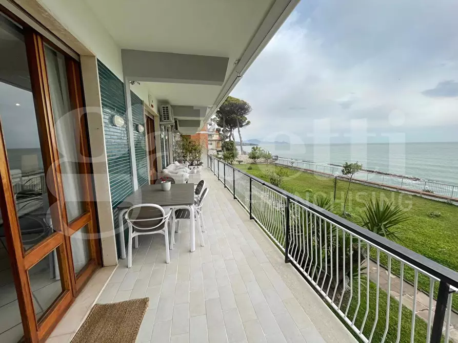 Immagine 17 di Appartamento in vendita  in Via Appia lato Napoli, 60 a Formia