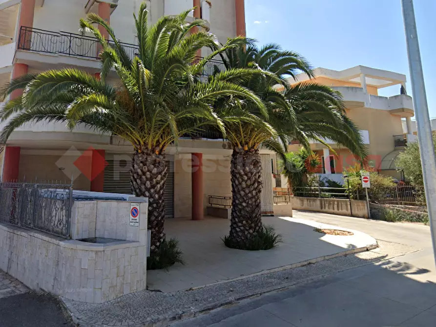 Immagine 2 di Magazzino in vendita  in Via CONVERSANO, . a Turi