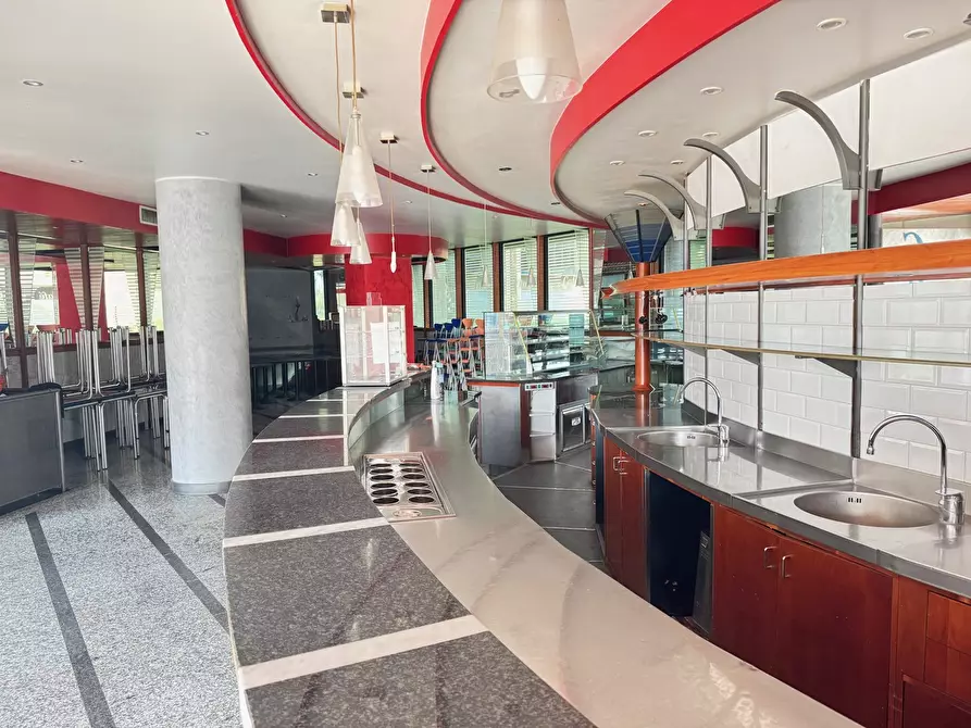 Immagine 10 di Negozio in vendita  in Via Cassanese, 224 a Segrate