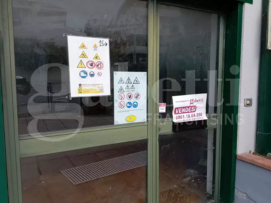 Immagine 5 di Negozio in vendita  in Via della Resistenza, 19 a Teramo